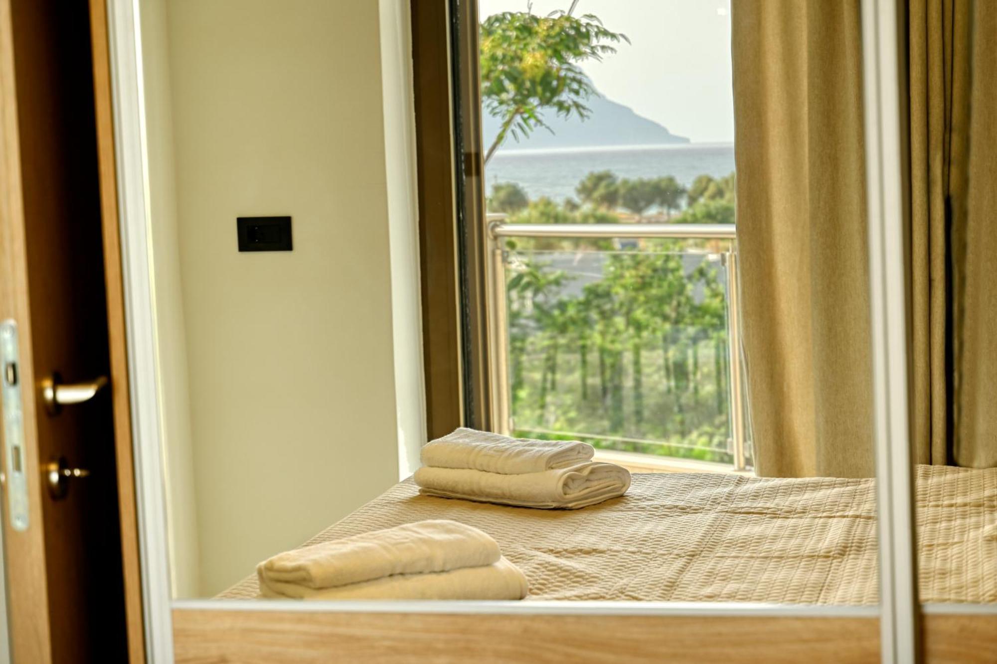 Eagle Bay Loft Apartment Kissamos Exterior photo
